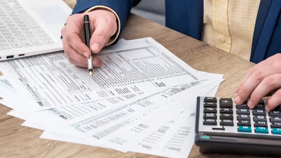 Tax Havens Explained Simply: Advantages & Risks in 2025