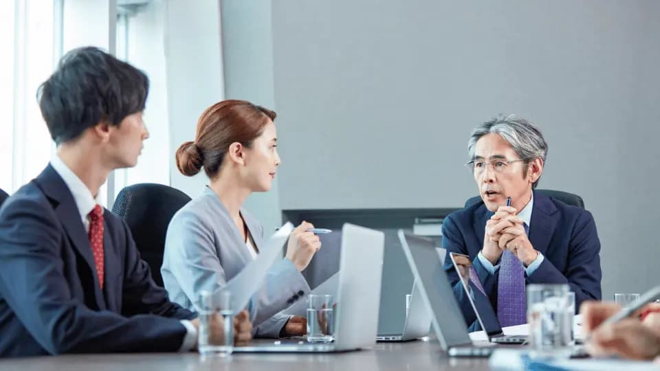 Current Job Market in Canada for Immigrants (Practical Guide)